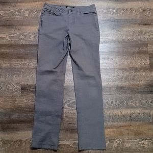 Gently Loved like new grey straight cut jeans by Nicole Miller original size 4